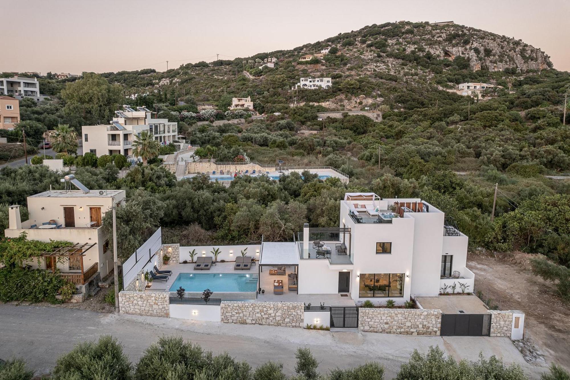 Avrilia Seaside Villa Heated Pool Almyrida  Exterior photo